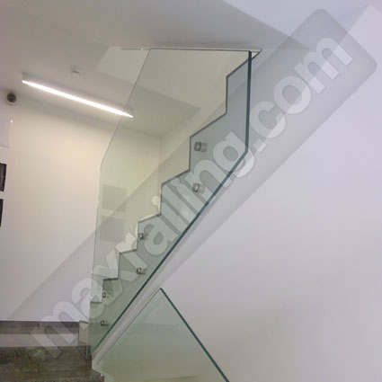 Парапети от стъкло.